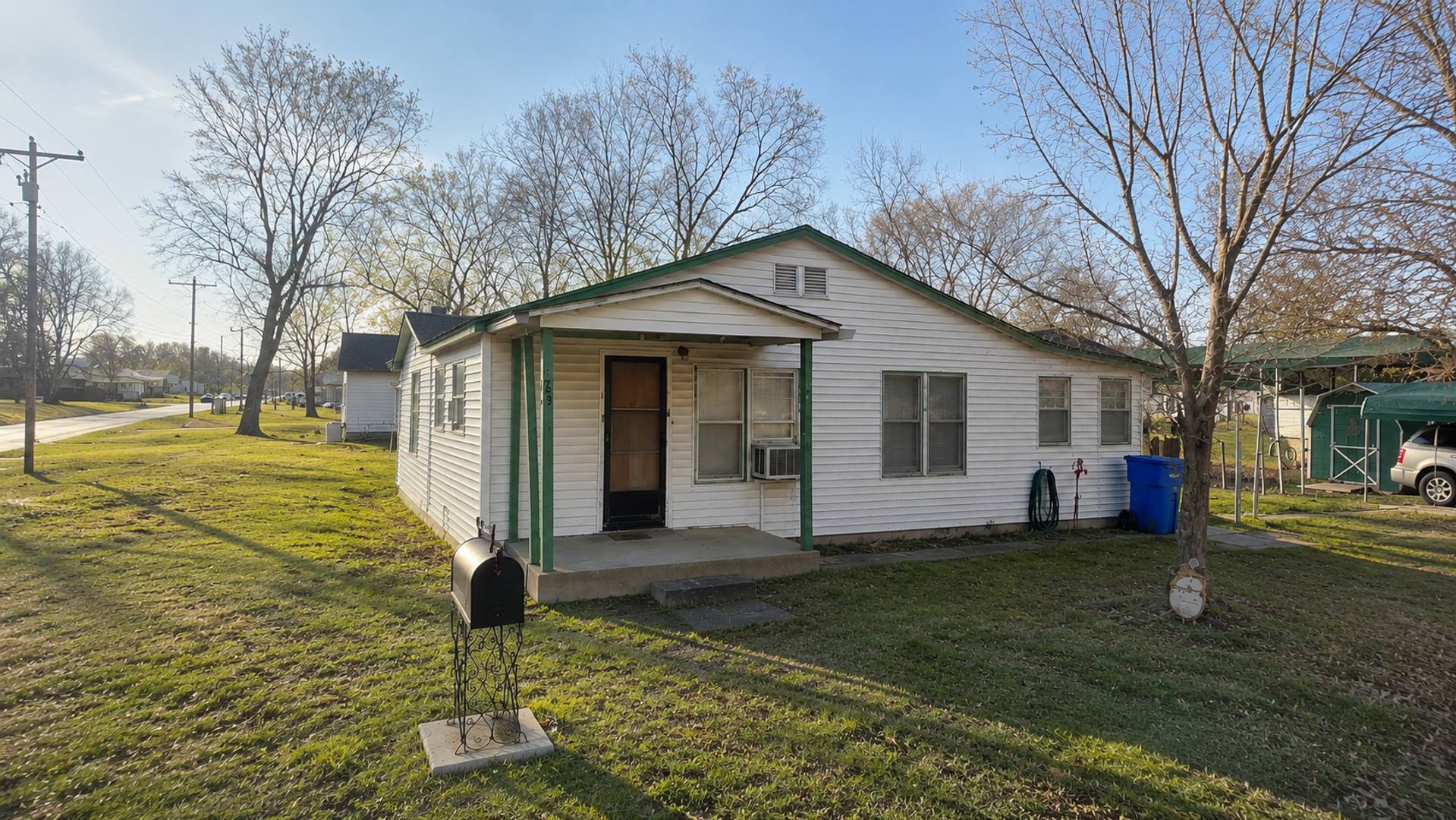 Charming 3 Bedroom Home In The Heart Of Oilton – photo 1 of 9