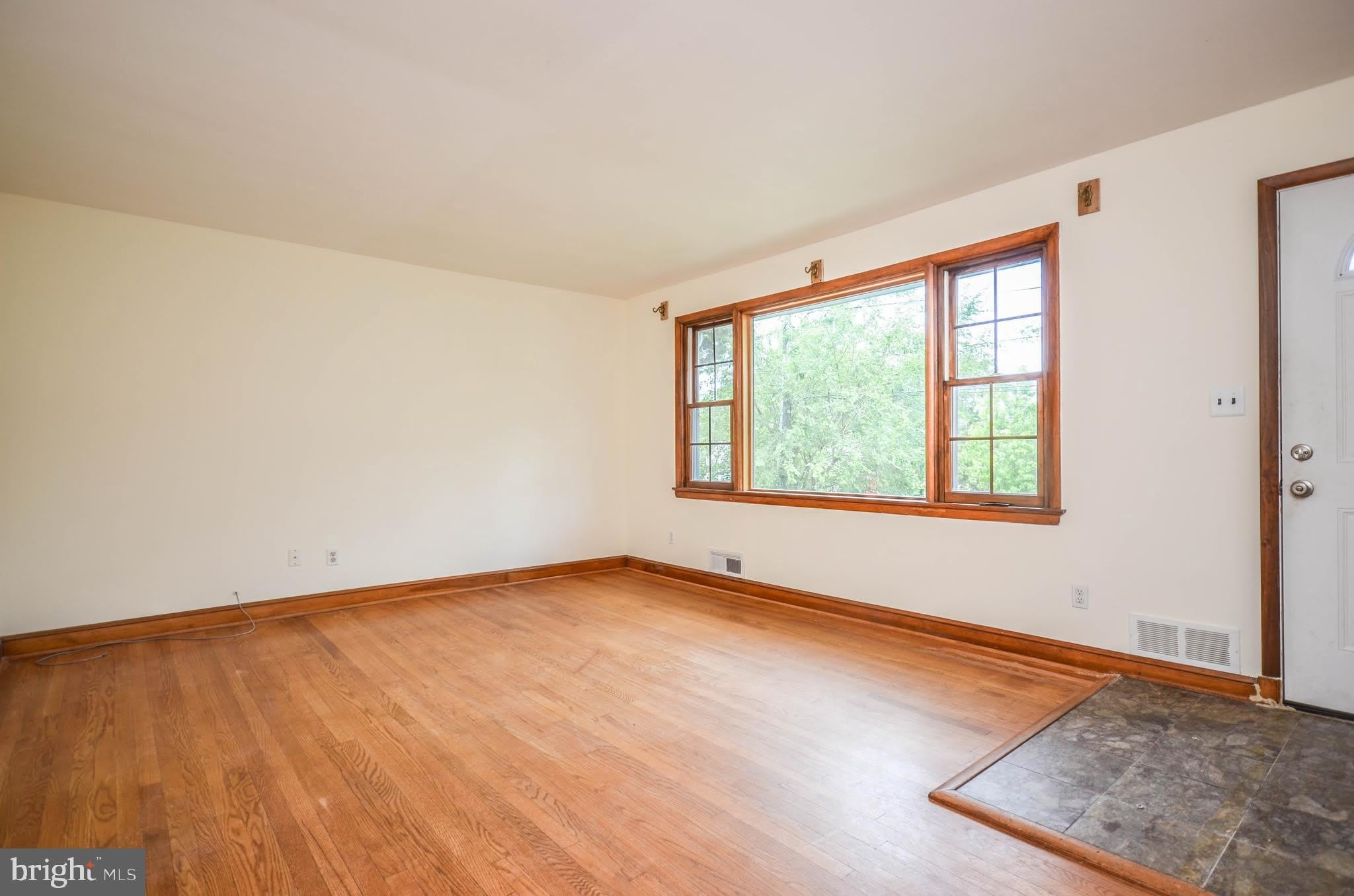 2034 GLEN ROSS Road – photo 1 of 40