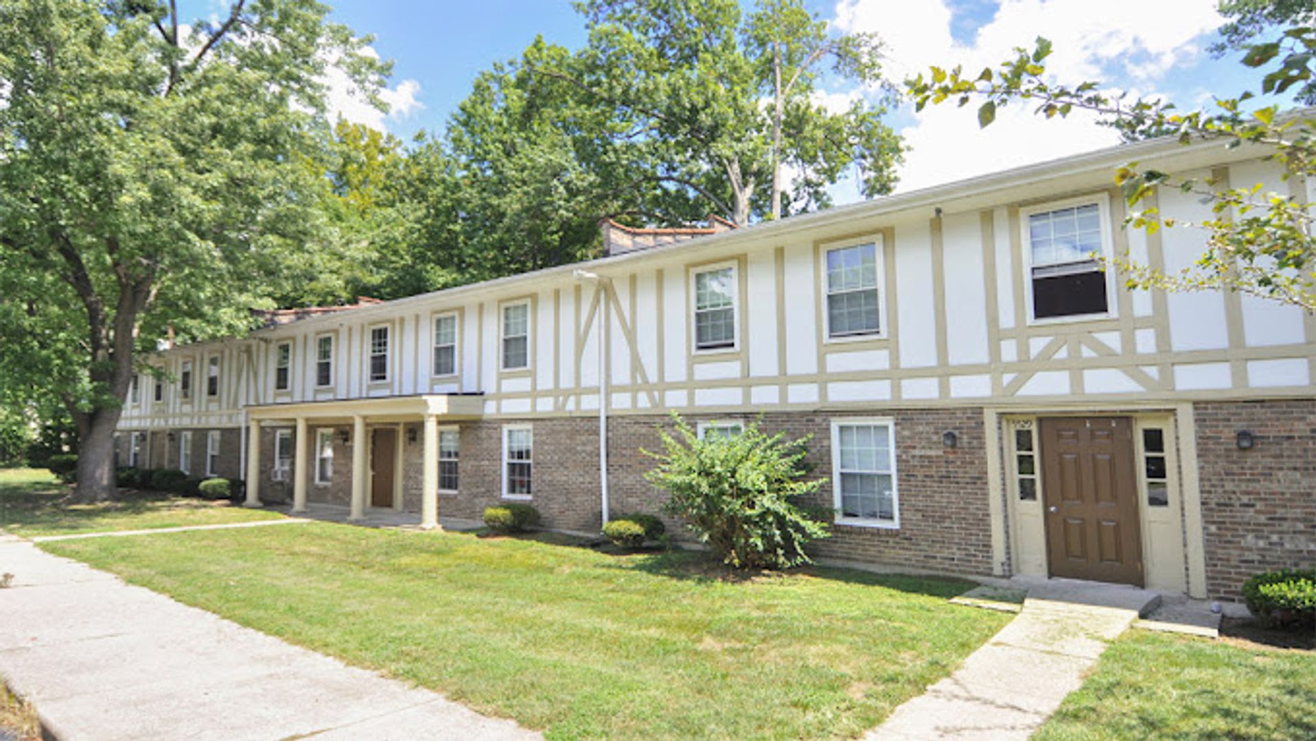 Eleven Oaks – photo 1