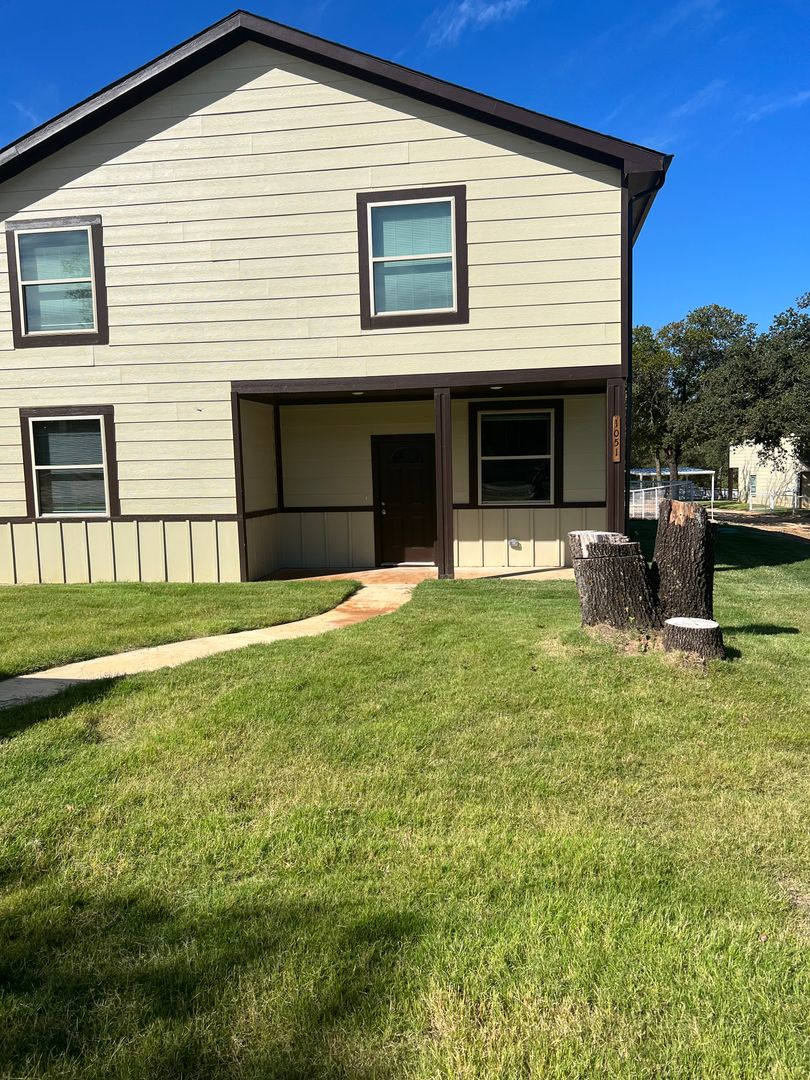 3/2 with Office Barndo on Large Lot – photo 1 of 12
