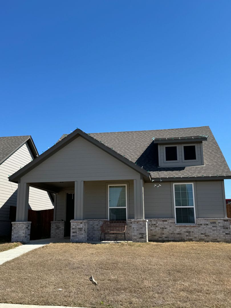 3/2/2 BEAUTIFUL HOME with CUSTOM FEATURES / FIREPLACE – photo 1 of 75