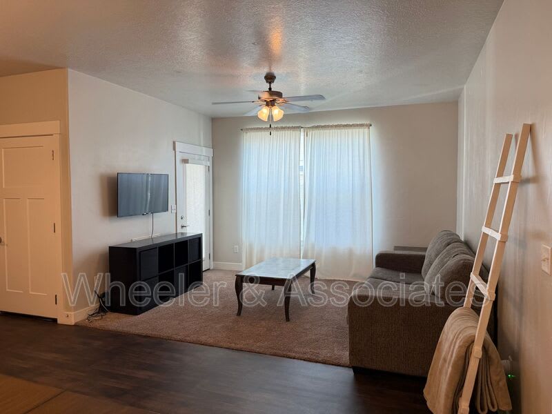 47 W. Silver Springs Dr. – photo 1 of 19