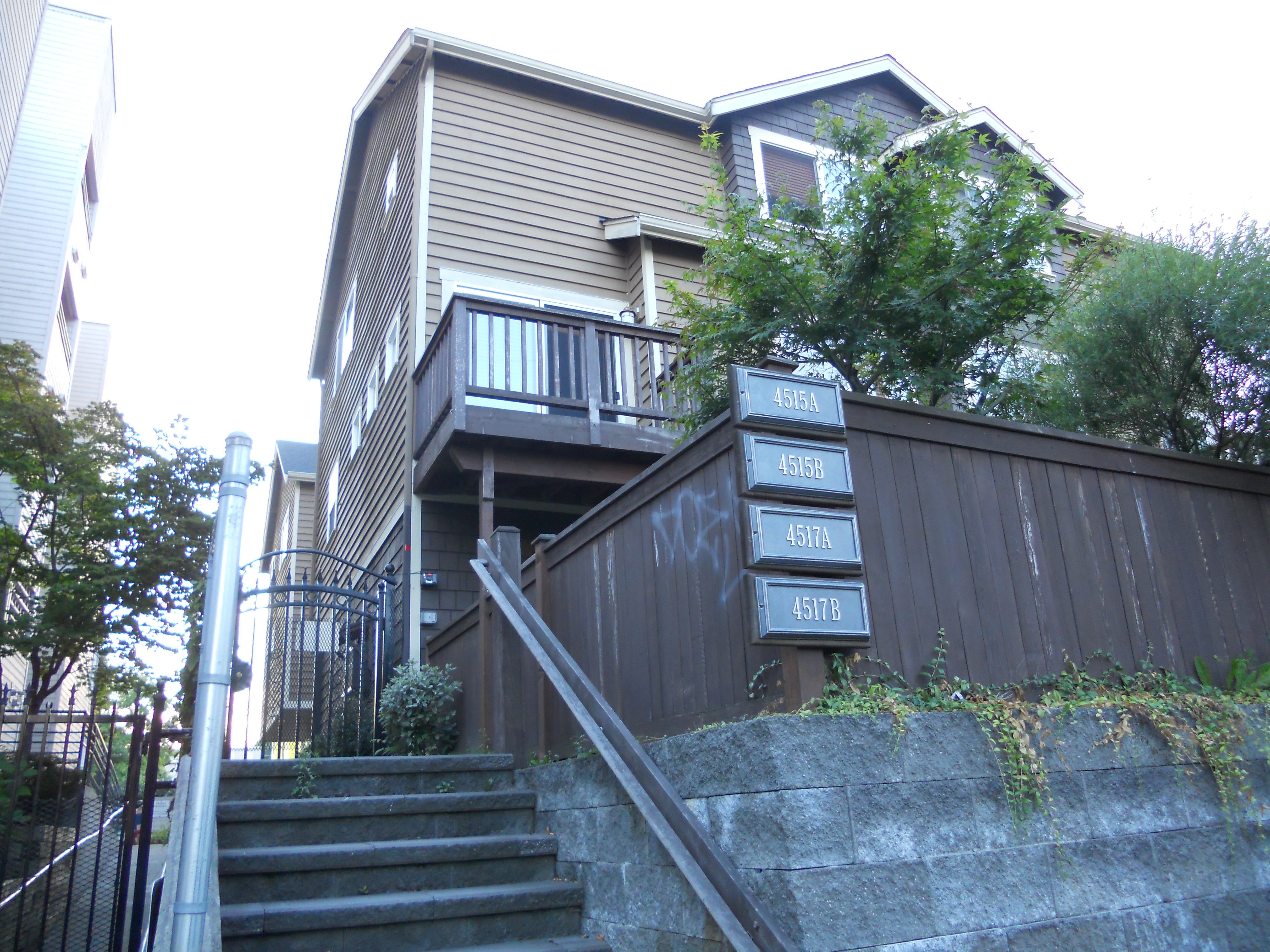 4517 8th Ave Ne – photo 1