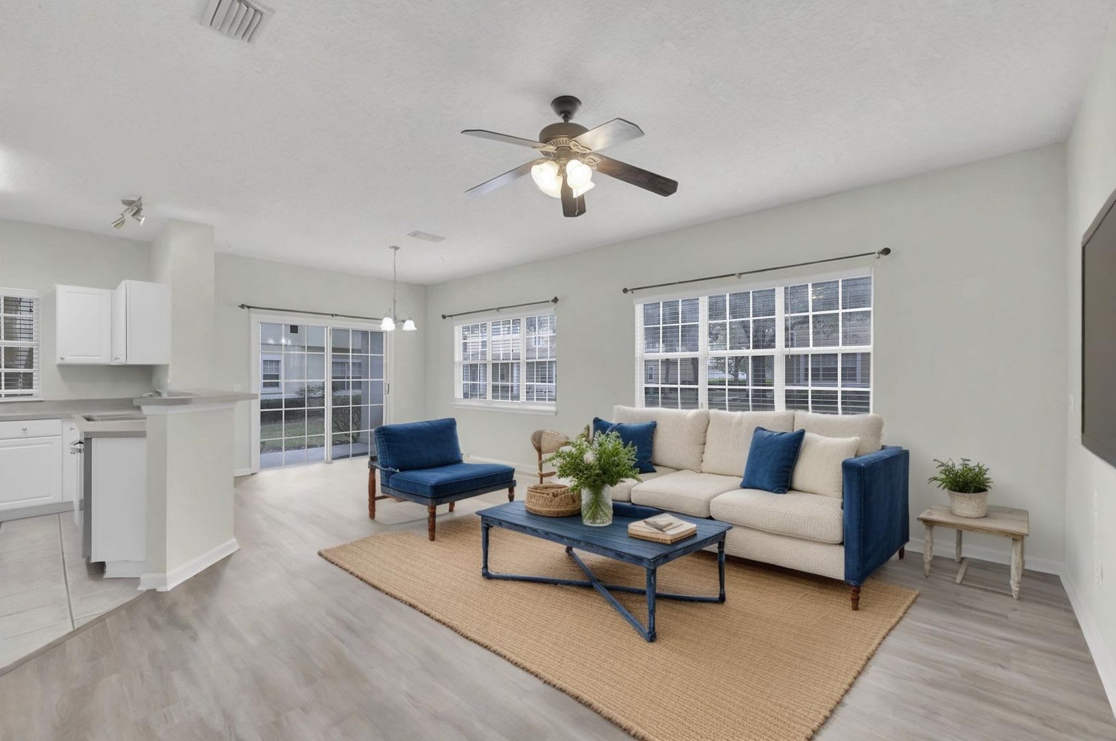 Bright and Spacious Townhome in Gate Community – photo 1