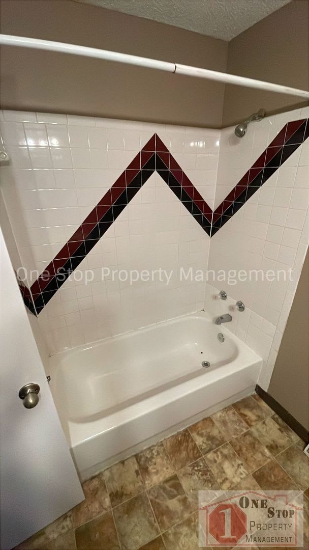 New Price! 3 Bedroom, 2.5 Bathroom with 2 Car Garage in Independence, Missouri – photo 1