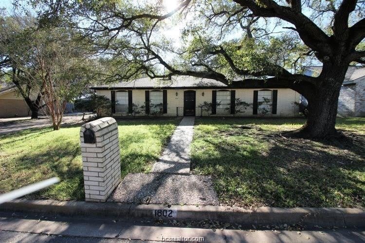 1802 Leona Drive – photo 1