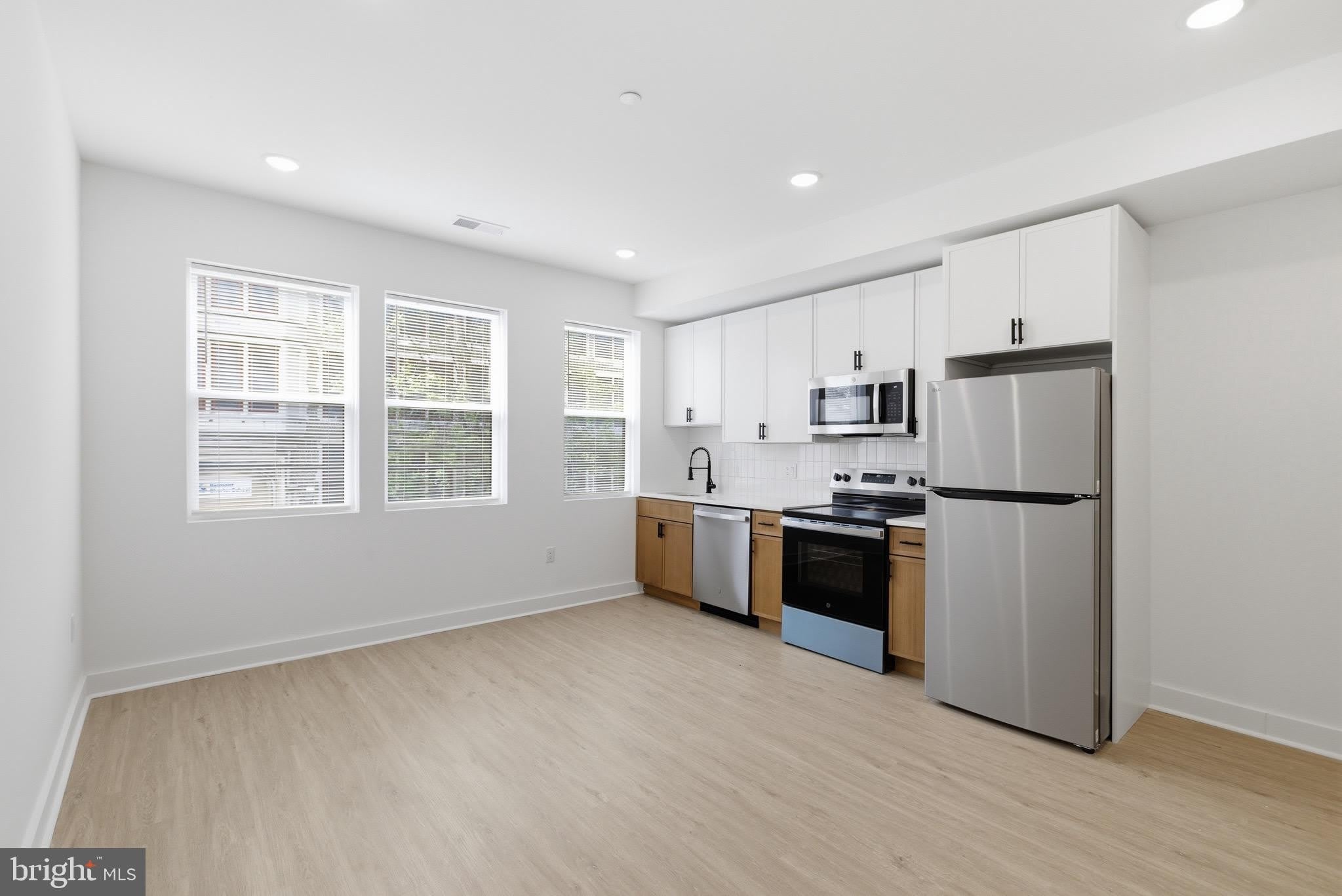 4021 BROWN Street – photo 1