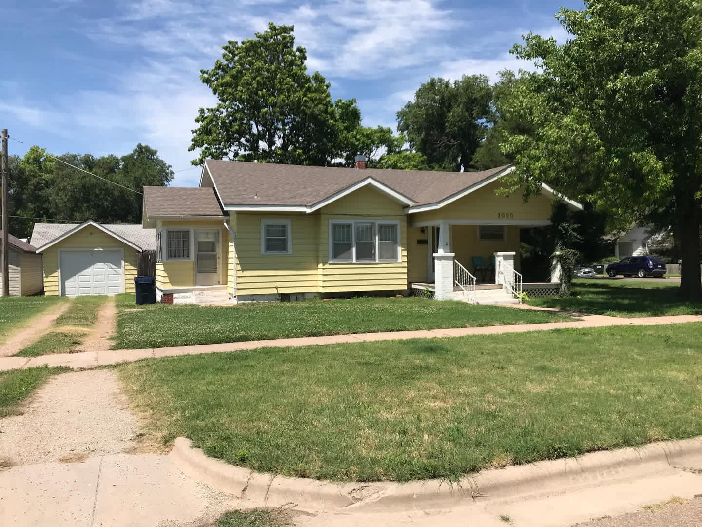 2 Bedroom, 1 Bathroom House with Detached Garage – photo 1 of 15