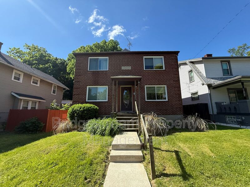 68 Knecht Dr – photo 1 of 8