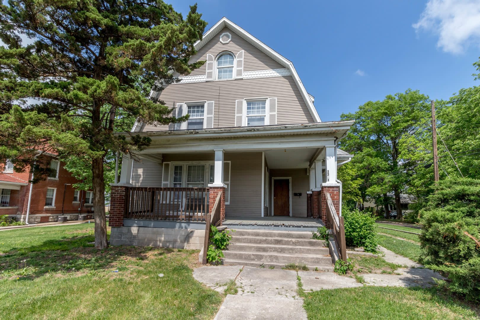 Large Centrally Located Home for Rent! – photo 1