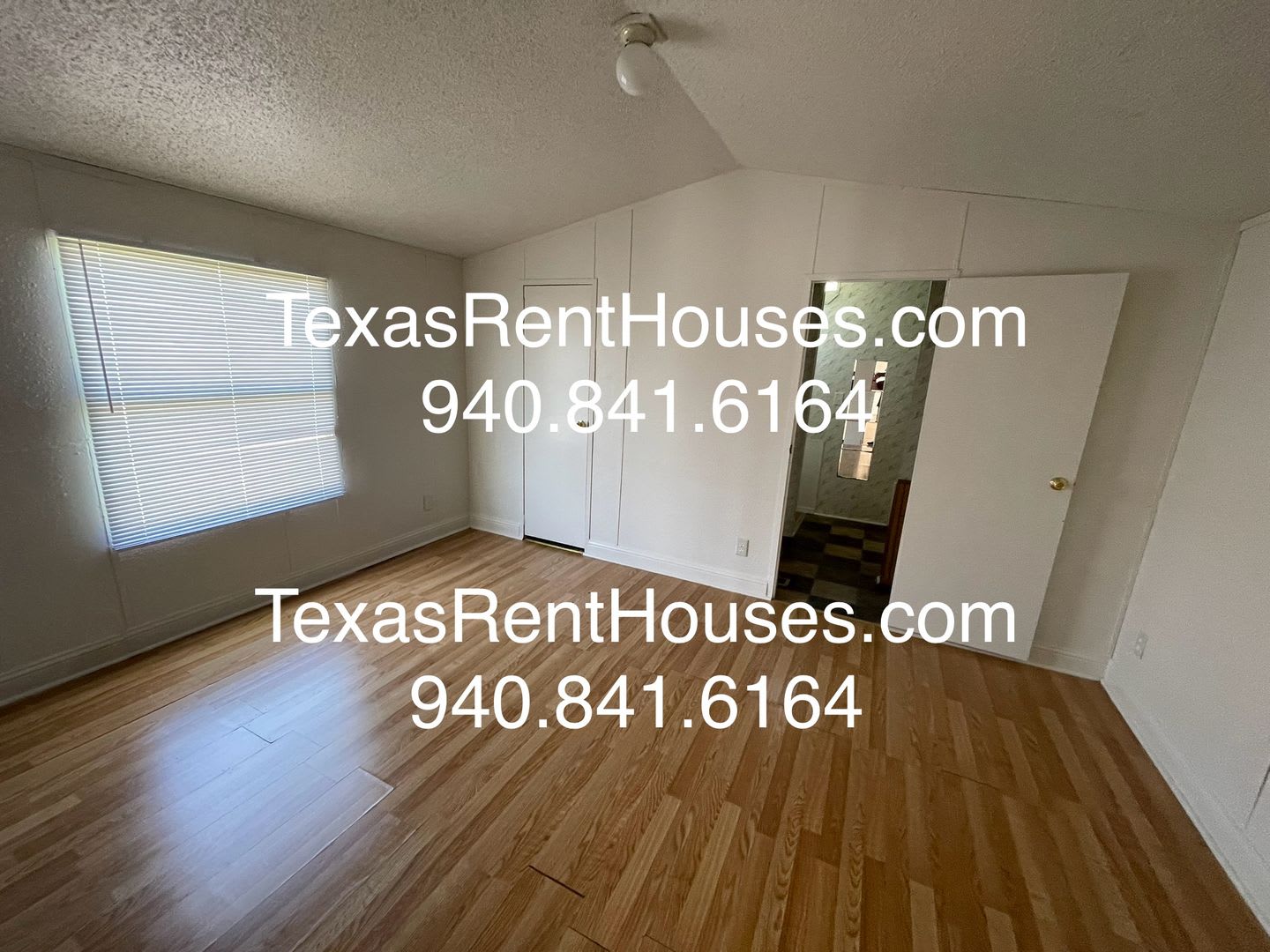 Pet Friendly Pets Are Welcomed In This 3 Bedroom 2 Bath Home With Fenced Yard – photo 1