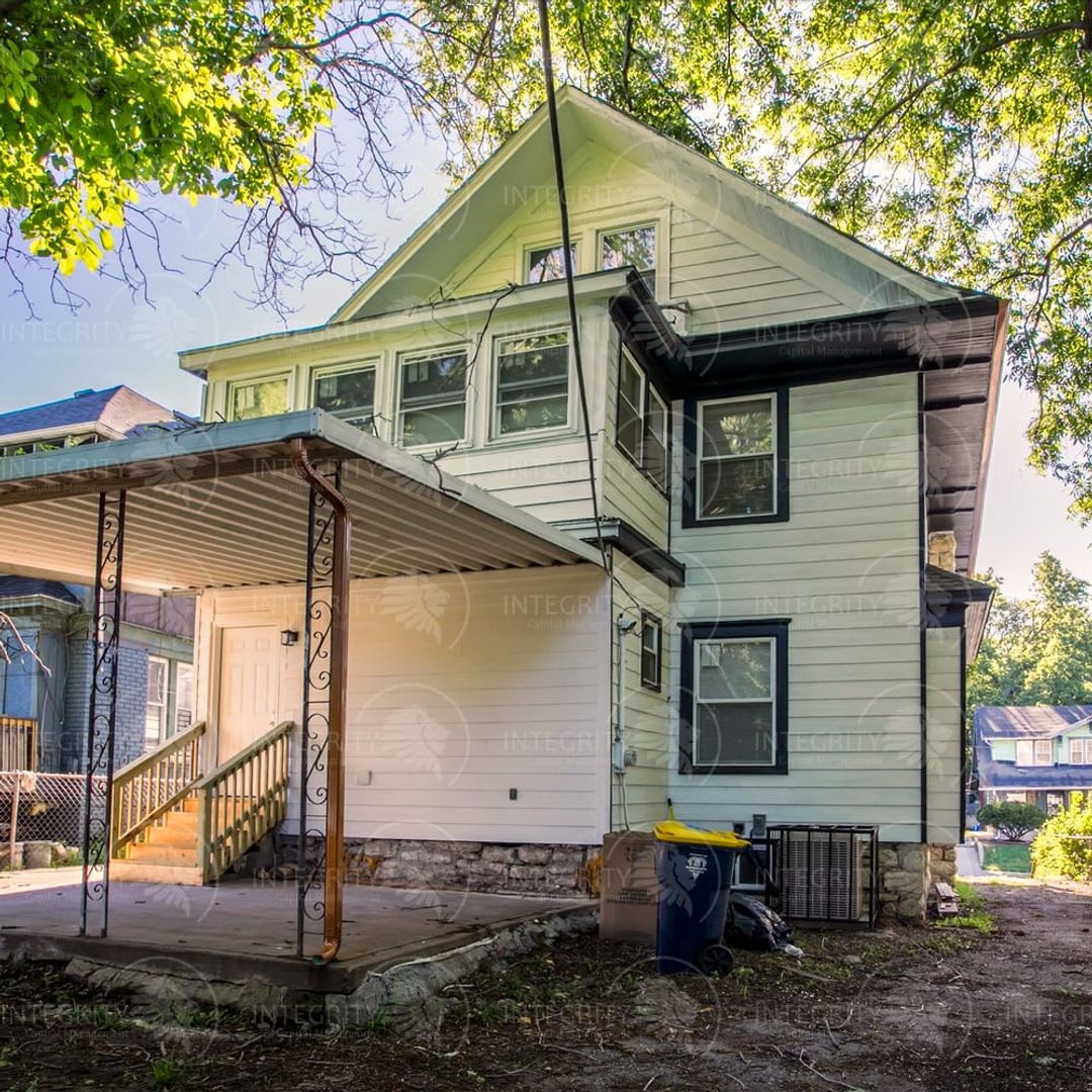 Move Fast On This One Apply Within 24 Hours Of Your Showing And Lock In 250 Off Your Monthly Rent For The Entire 12 Month Term – photo 1