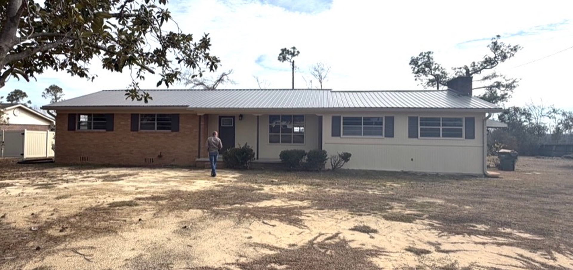 3 Bed 1.5 Bath Brick House With Bonus Room – photo 1 of 14