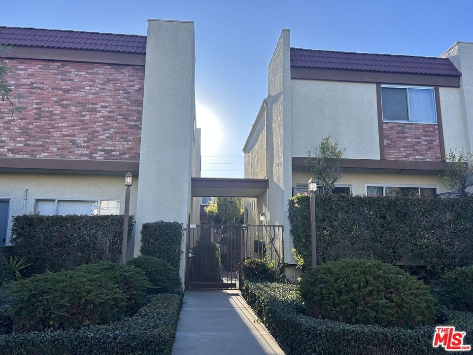2452 Chelsea Pl – photo 1