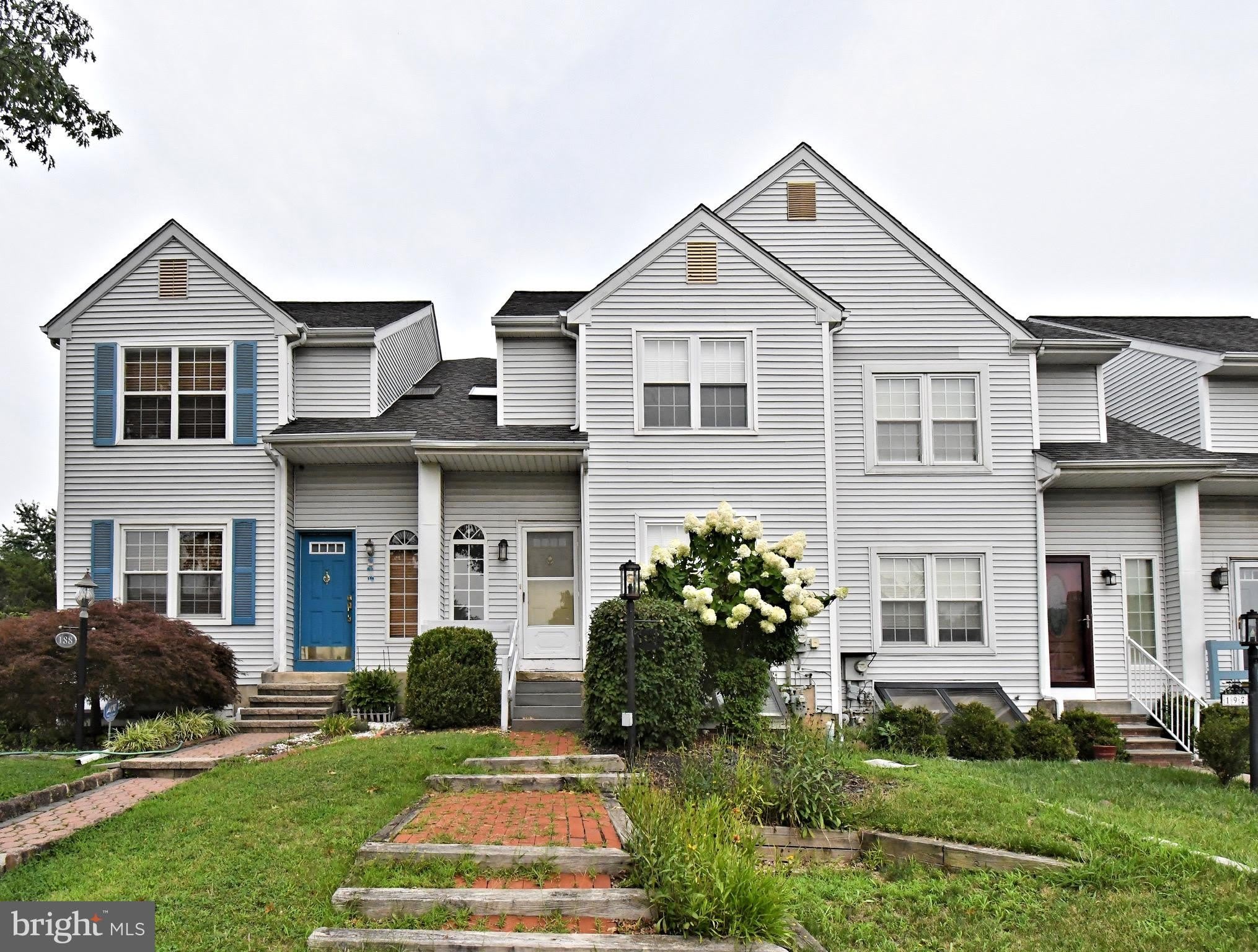 190 BARRY Avenue – photo 1