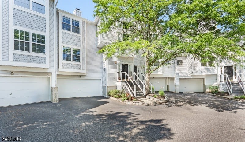 2202 Yardley Pl – photo 1 of 18