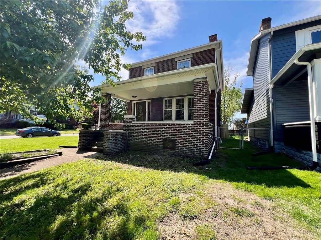 124 E Wallace Ave – photo 1 of 12