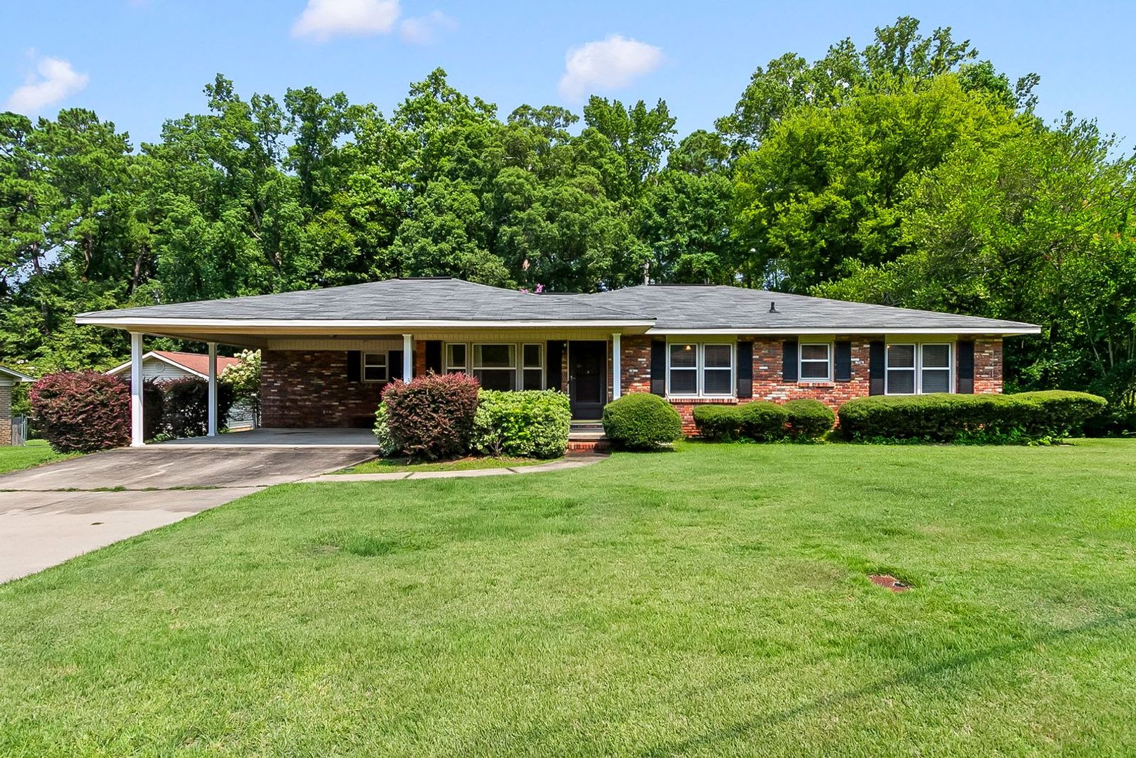 2496 Valley View Lane 3 Bed 2 Bath Available Now! – photo 1