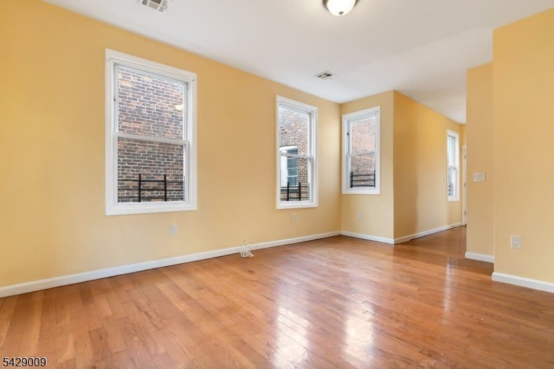 87 Columbia Ave – photo 1
