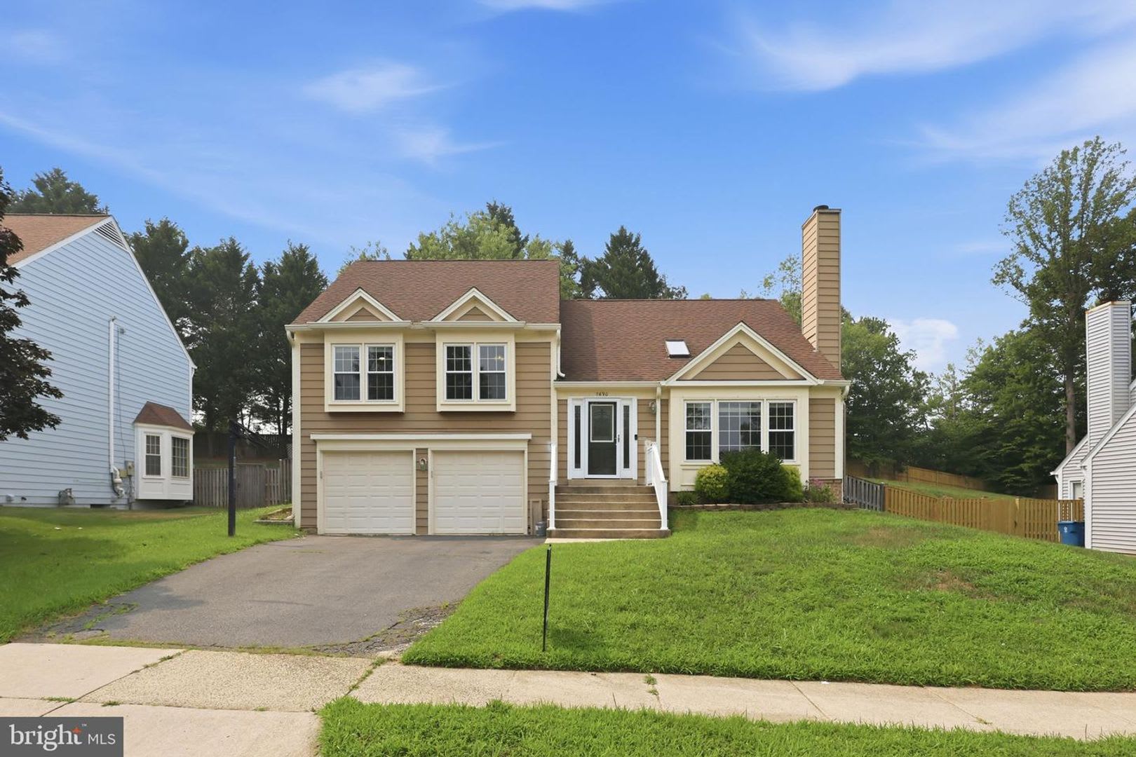 Welcome To 7690 Green Garland Nestled In The Desirable Afton Glen Community Of Springfield This Beautifully Maintained 3 Bedroom 2 5 Bath Home Offers The Perfect Blend Of Comfort Style And Convenience – photo 1 of 22