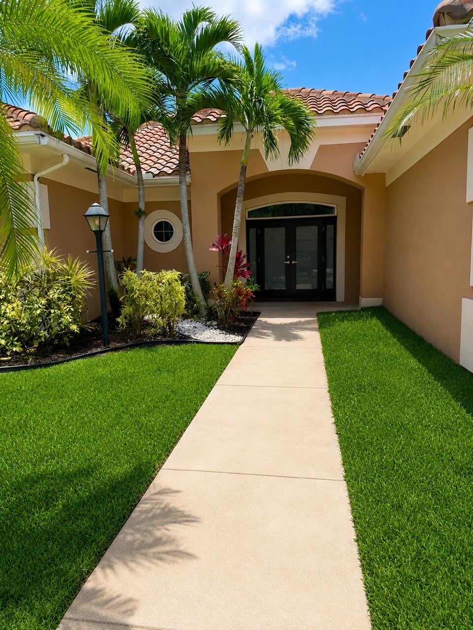 10114 HUNT CLUB Lane – photo 1 of 19