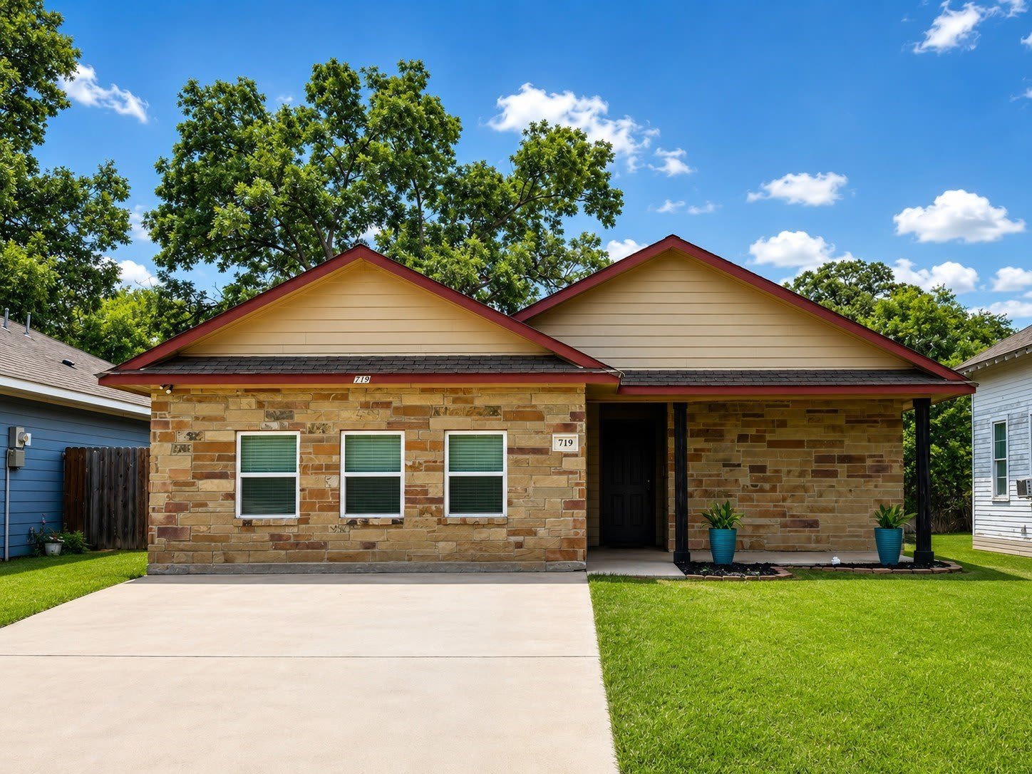 719 E 6th Street – photo 1 of 20