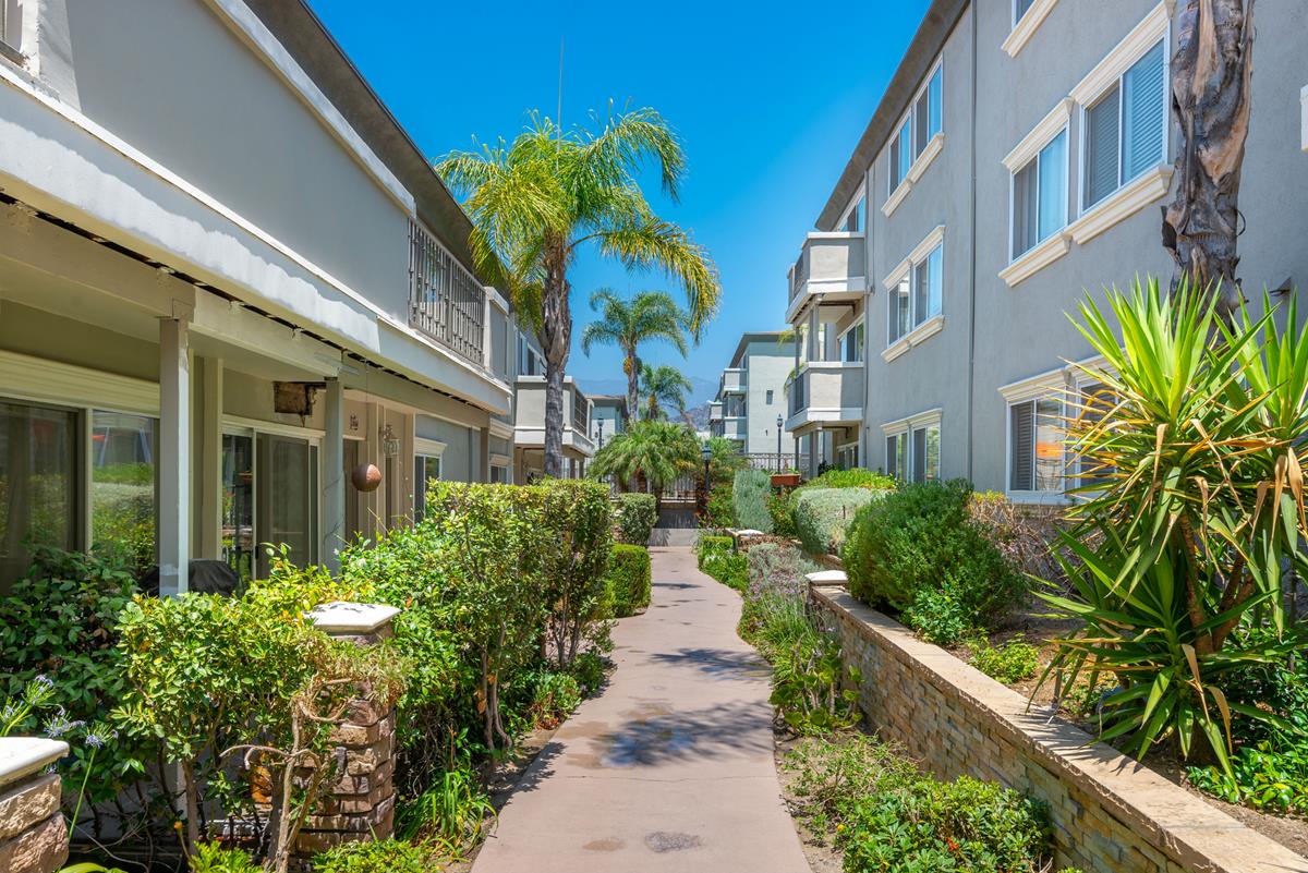 Towne at Glendale – photo 1