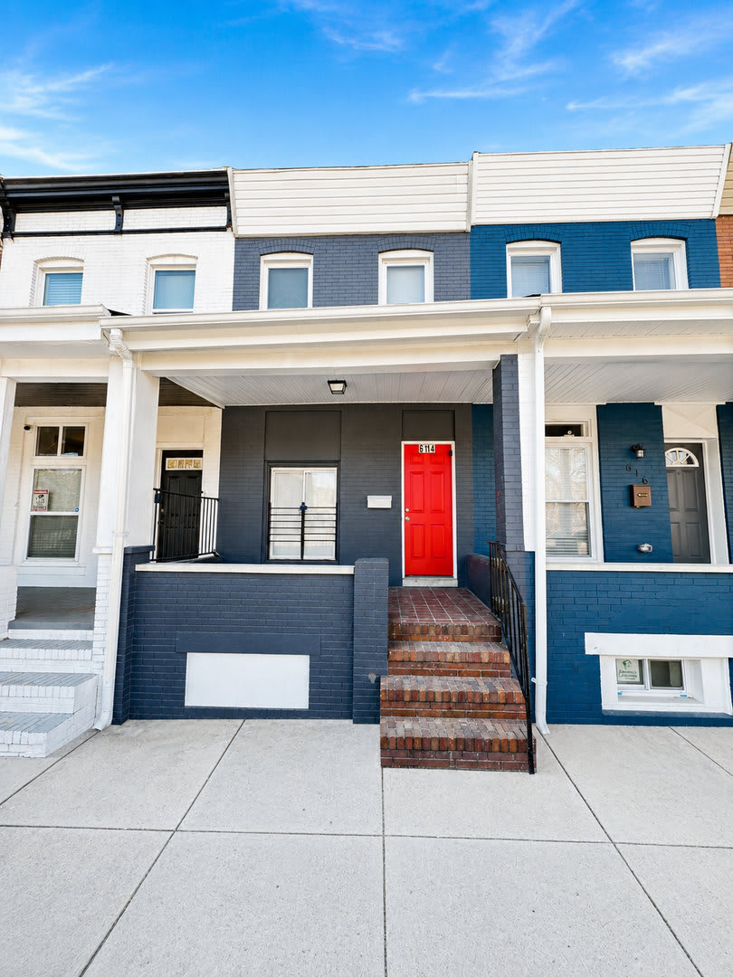 Charming Baltimore Rowhome 2 Bedrooms Den 1 Bathroom Hardwood Floors Bonus Basement – photo 1