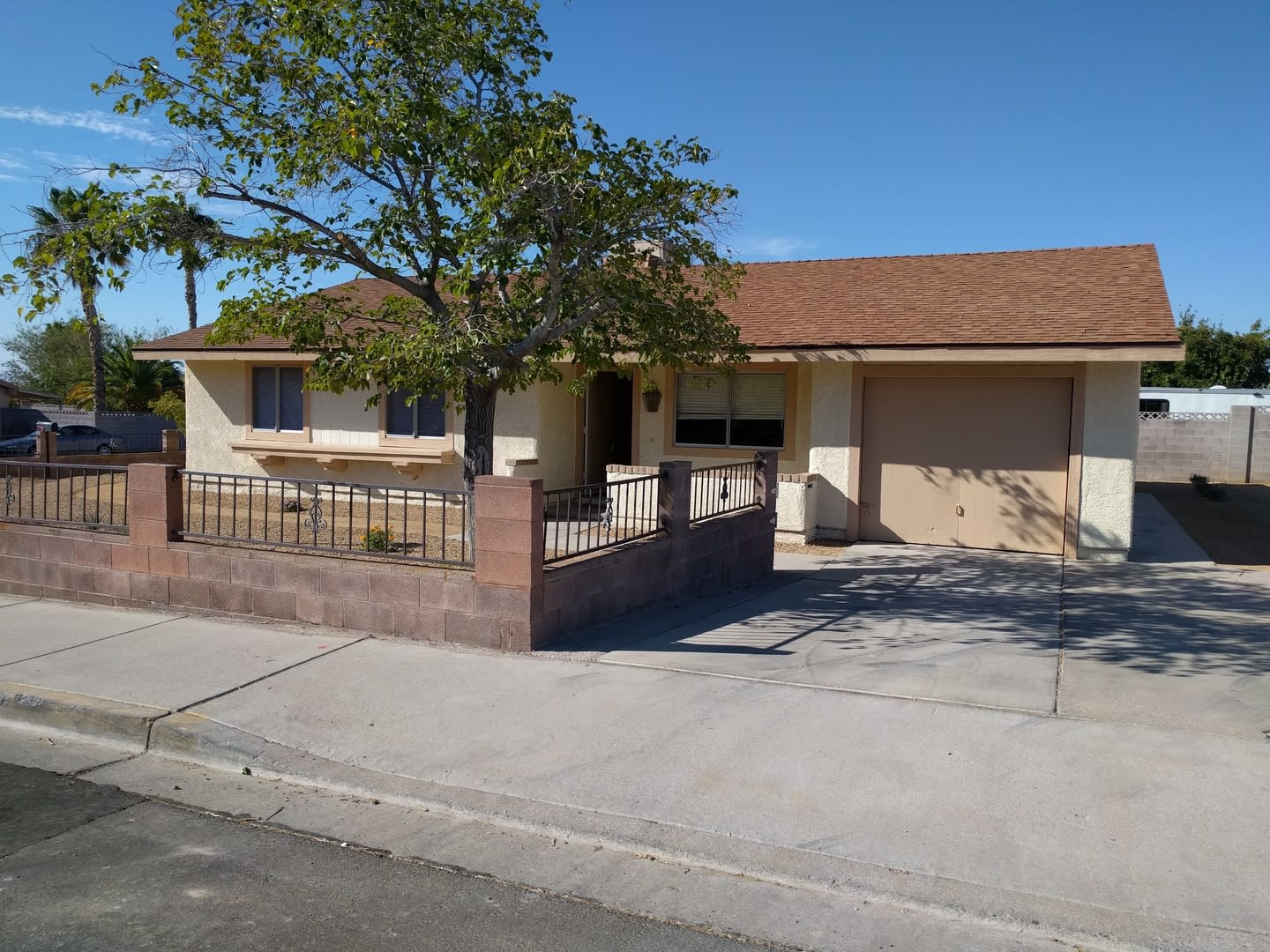 2 Weeks Free Rent Welcome Home To Boulder City Single Story 3 Beds 2 Baths 1 Car Garage Huge Yard – photo 1