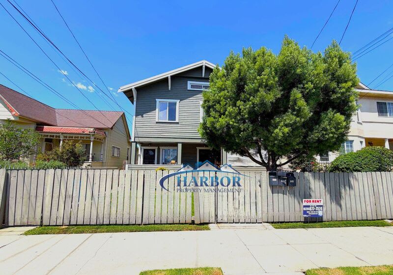 362 W 10th Street – photo 1