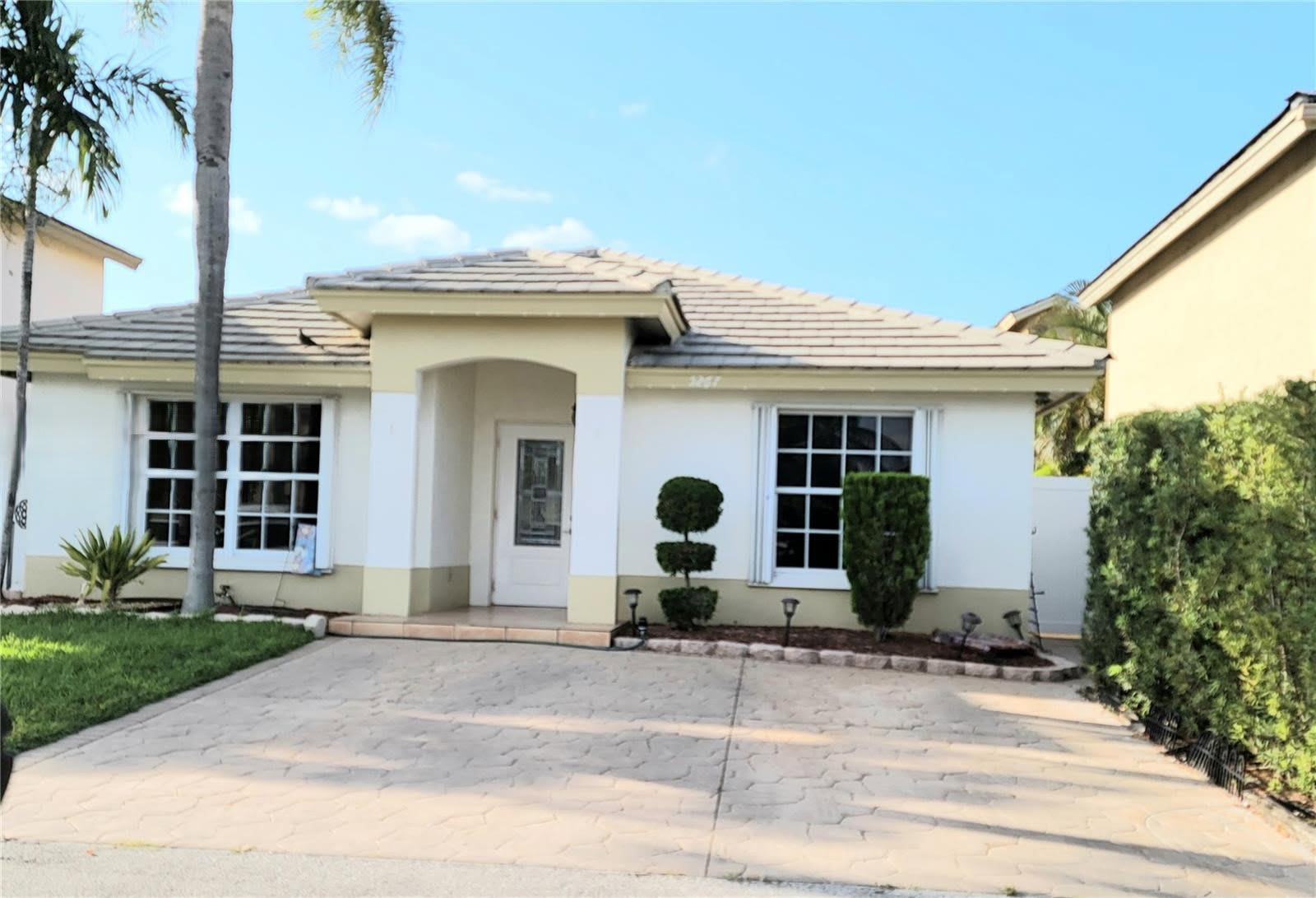 5267 Northwest 186Th Lane – photo 1