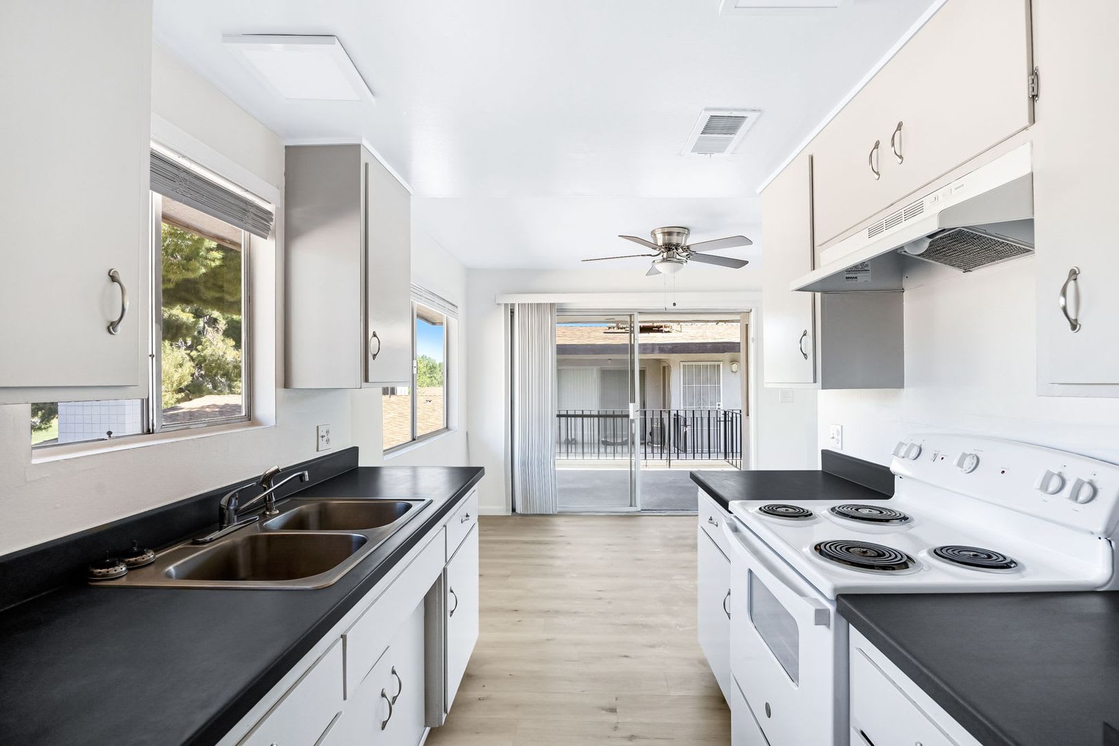 Move in Special $500 Deposit and One Month Free! – photo 1 of 14