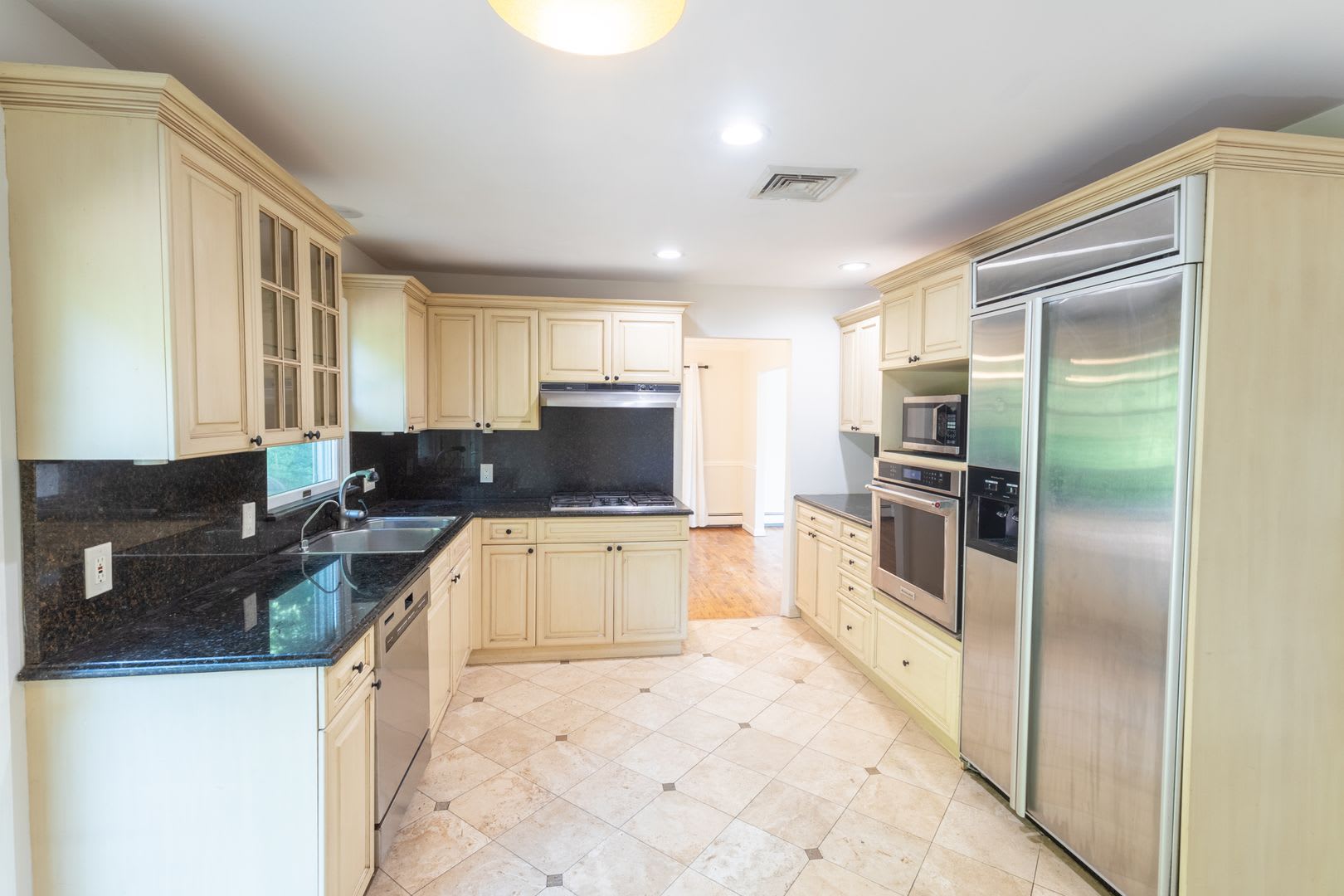 Spacious 4 – photo 1 of 14