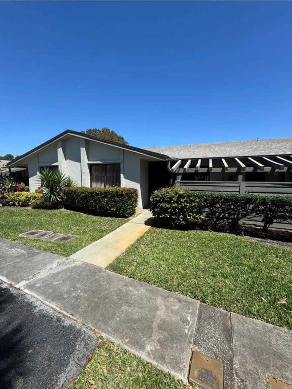 445 Lakeview Drive – photo 1