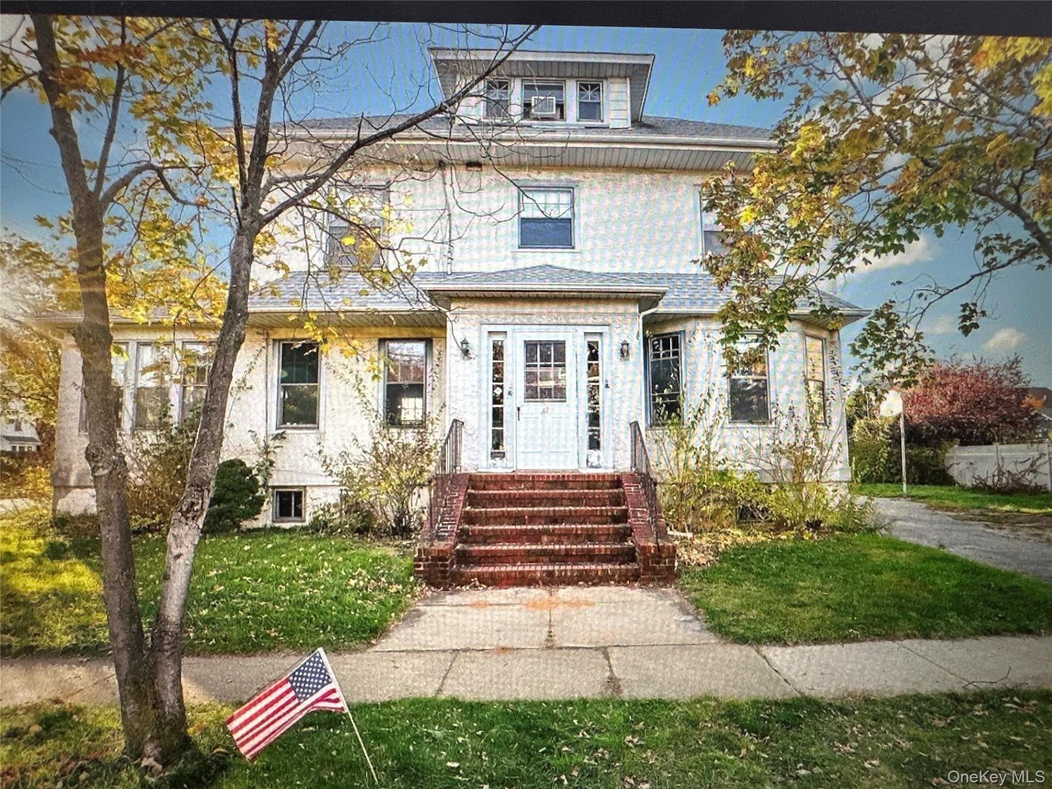 42 Vernon Avenue – photo 1 of 5