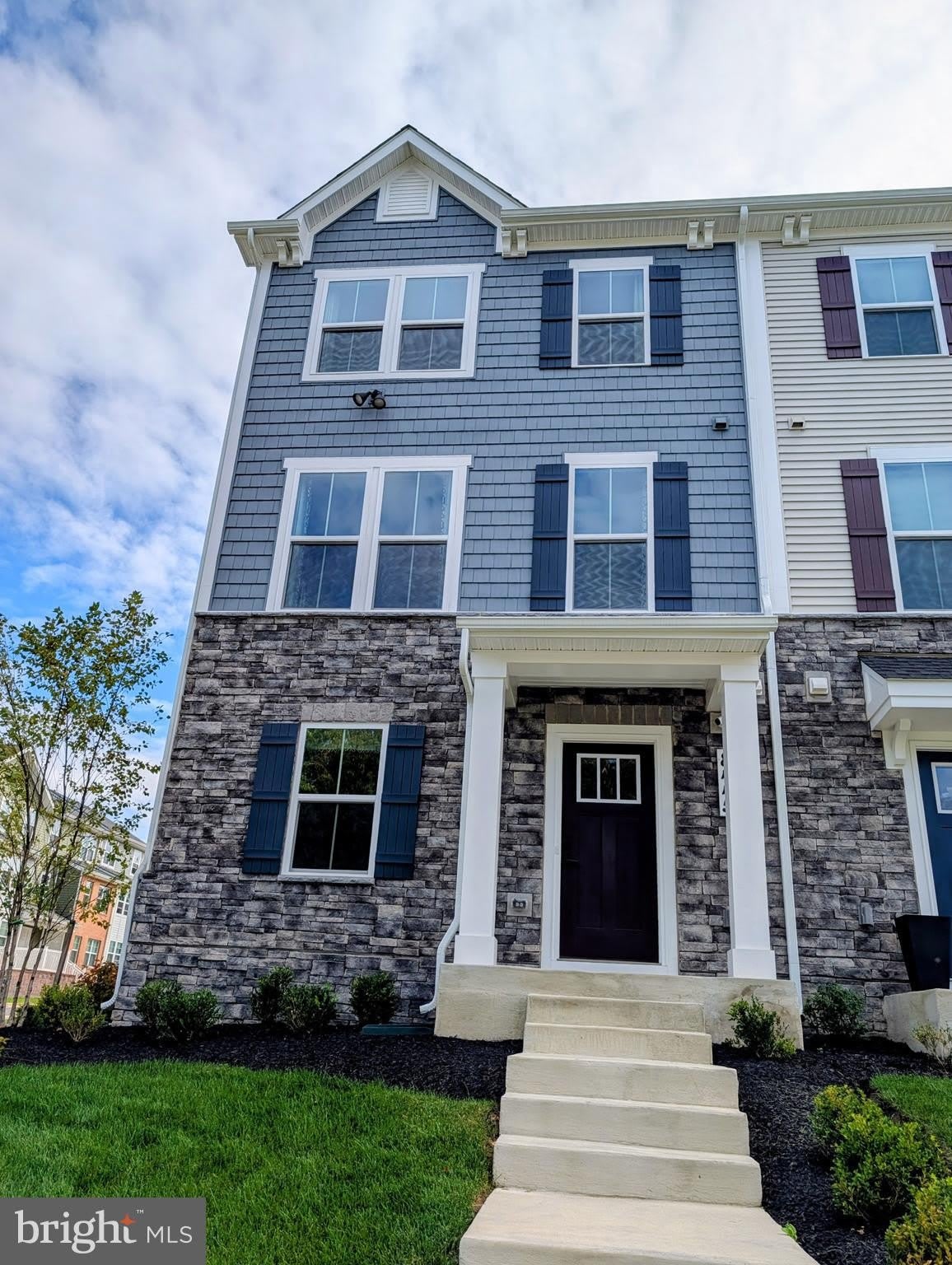 8445 HAMLIN Street – photo 1 of 22