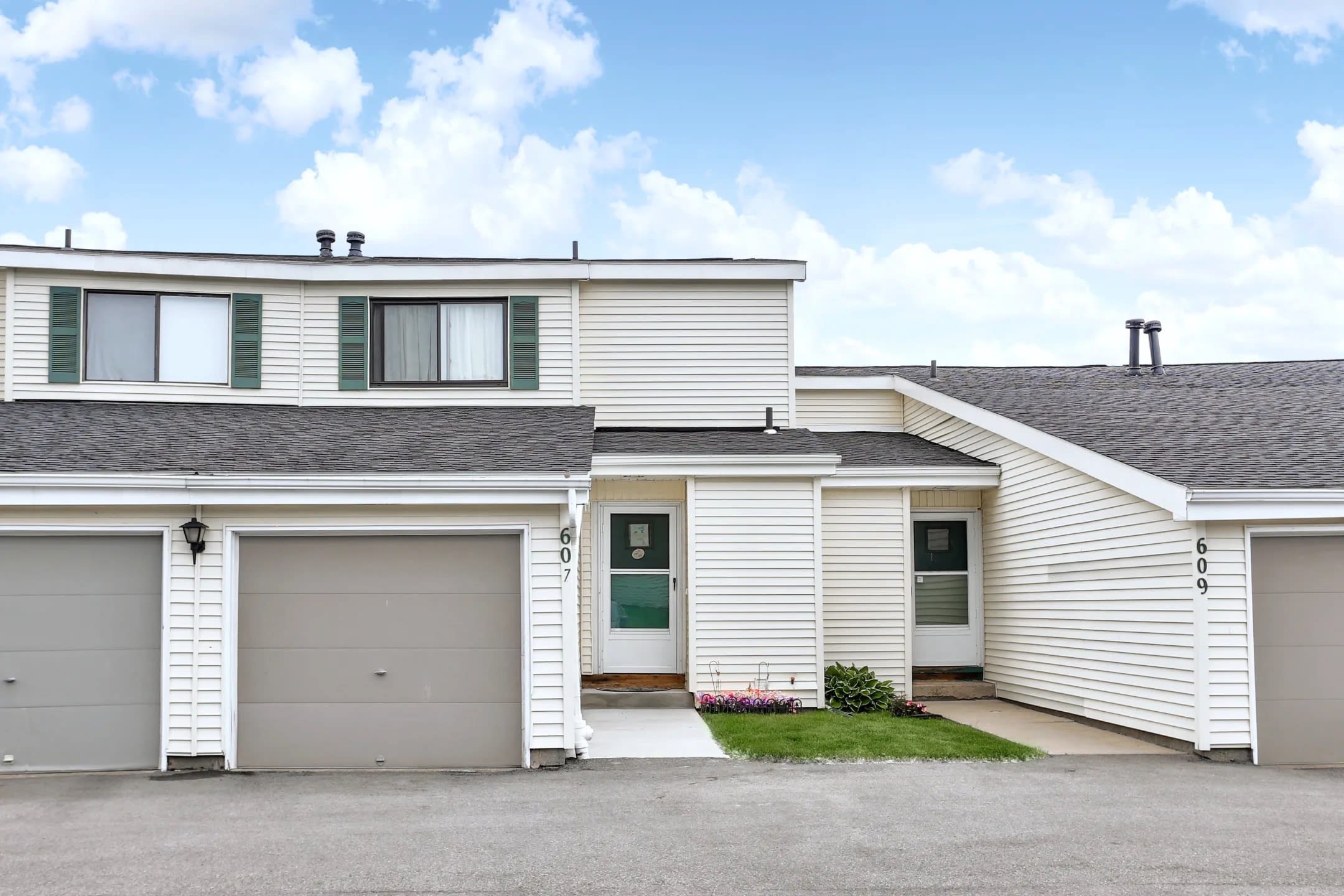 Woodgate Place Apartments – photo 1 of 17