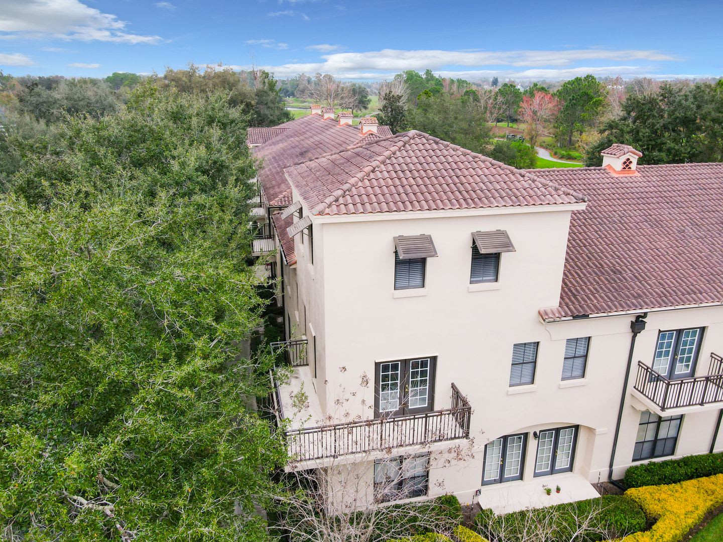 Iconic 2 Story Corner Condo At The Terraces Of Celebration Completely Renovated 2 Bedroom 2 Bathroom With Second Floor Loft And Wrap Around Balcony Overlooking The Lake – photo 1