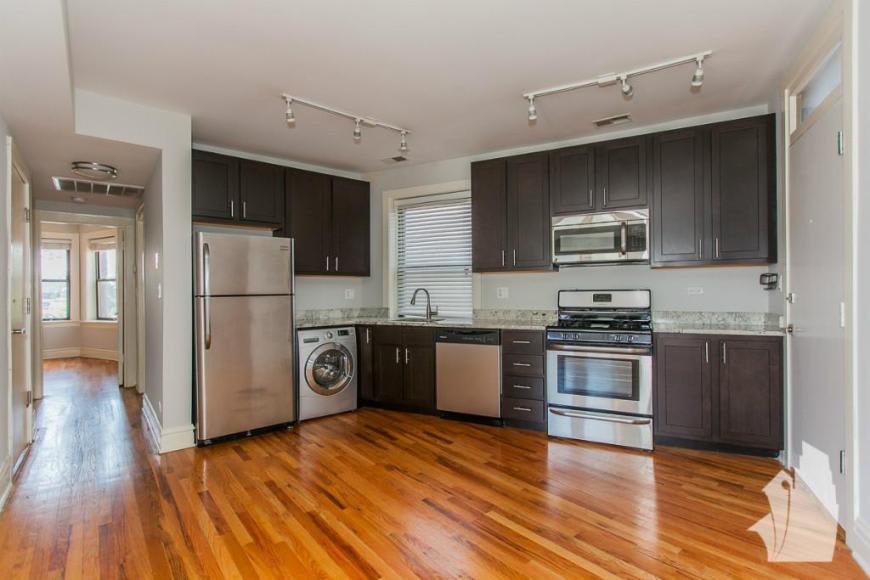 2233 West Wilson – photo 1