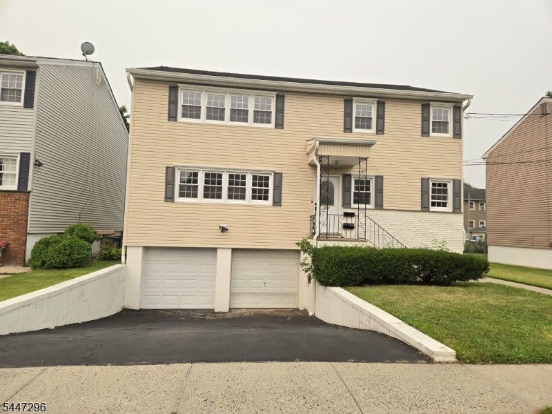 832 Dewey St – photo 1 of 32