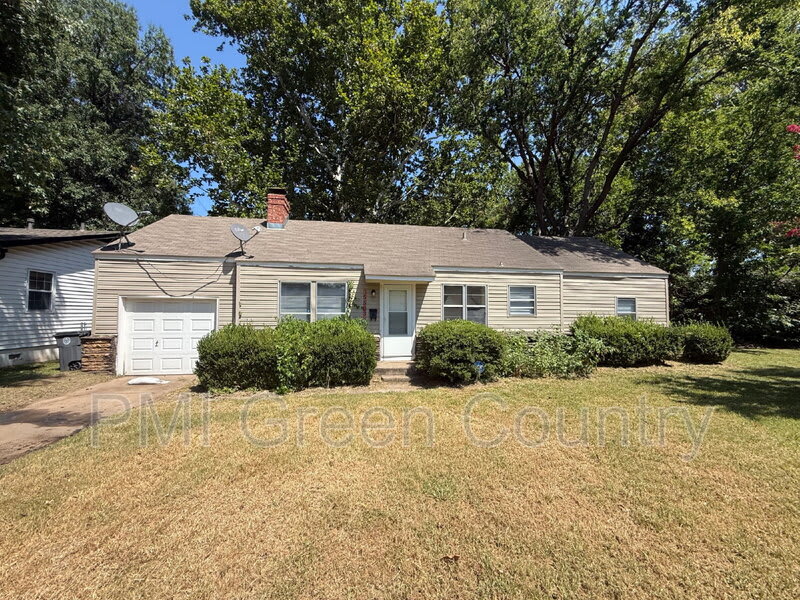 5523 S Madison Ave – photo 1