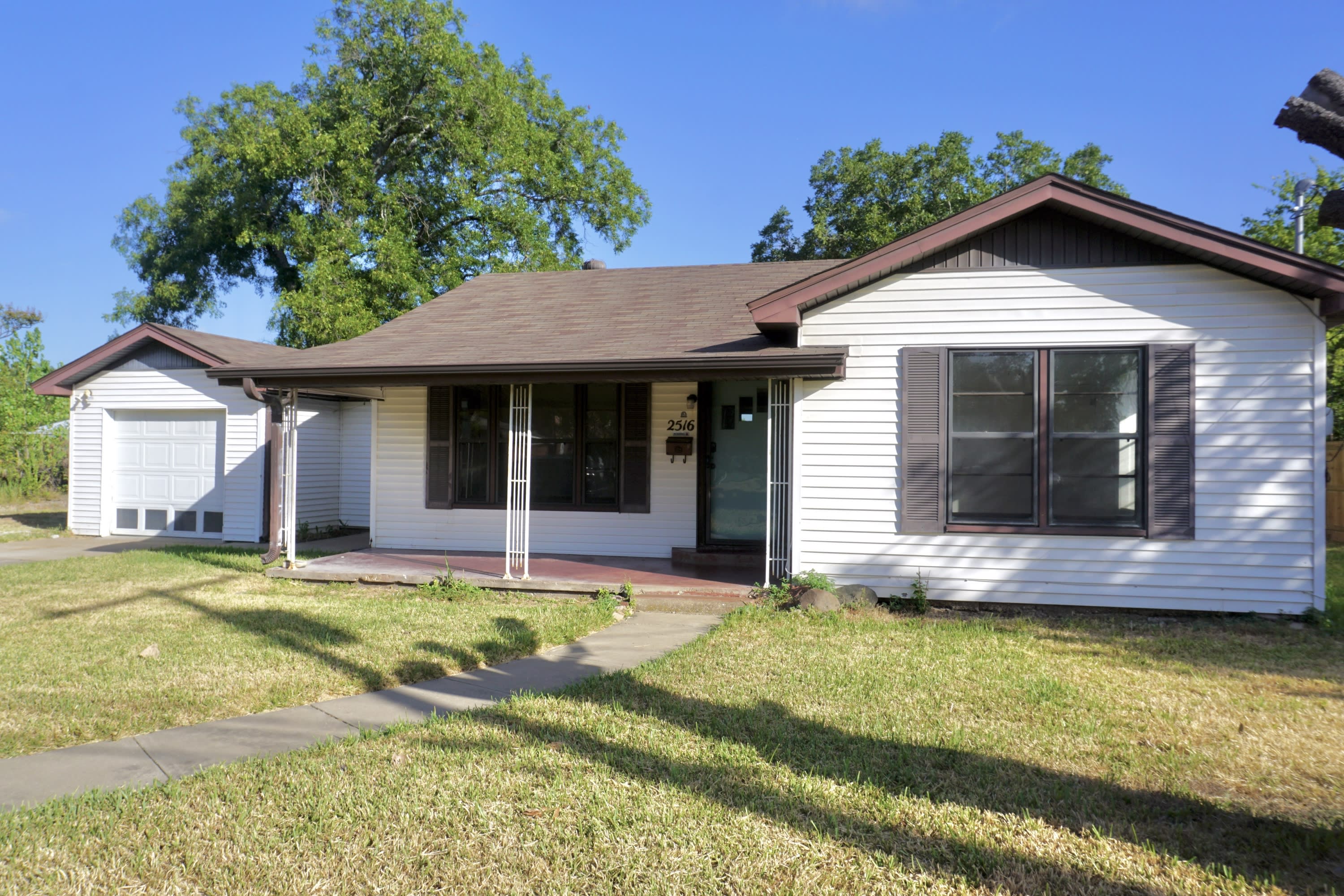 2516 Briarwood Lane – photo 1 of 11