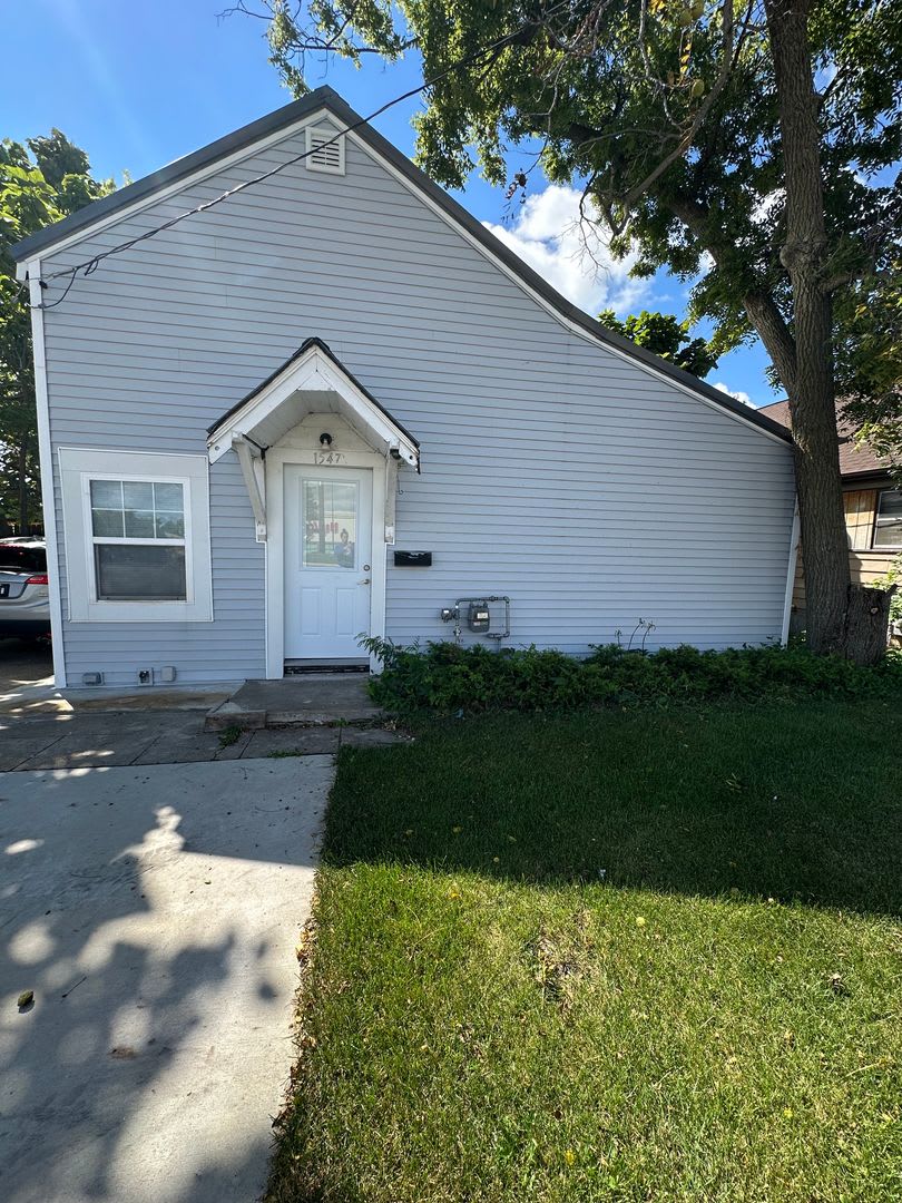 1547 32nd St. NE – photo 1 of 11