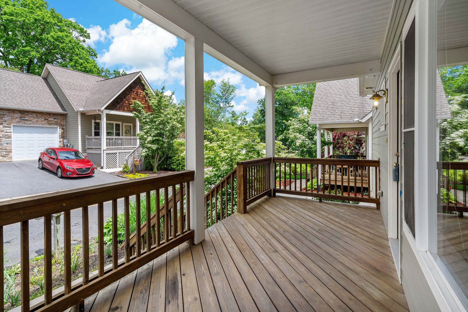 Black Mountain Townhouse Rental! – photo 1 of 41