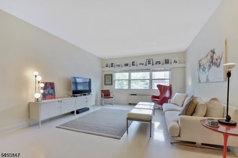 22 Riverside Dr – photo 1 of 21