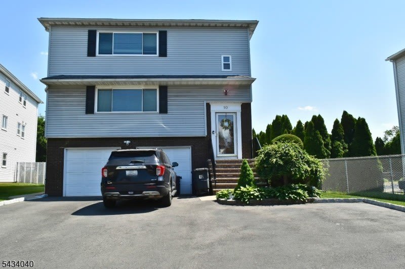 10 Garden Dr – photo 1 of 50