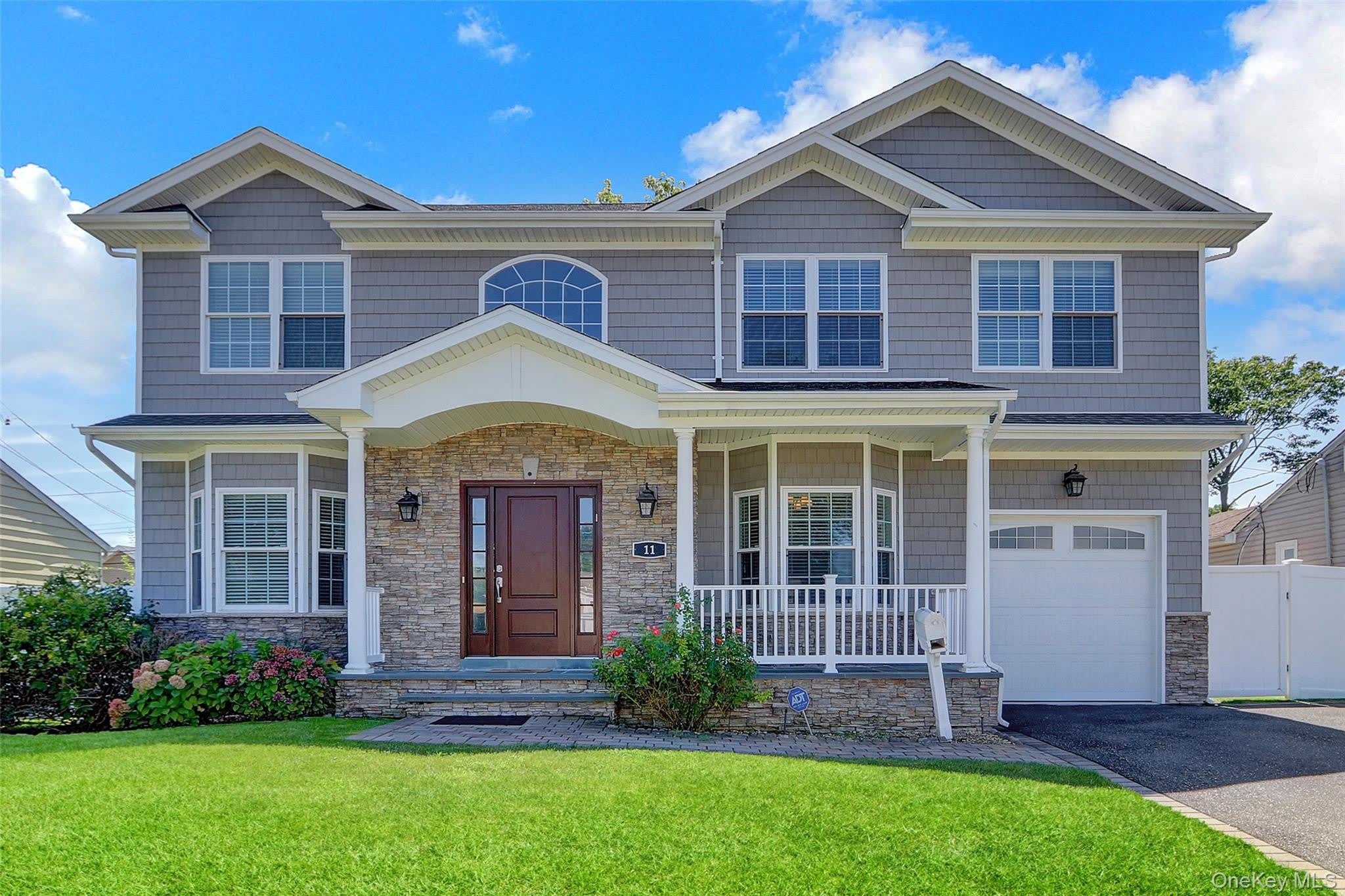 11 Lillian Lane – photo 1 of 32