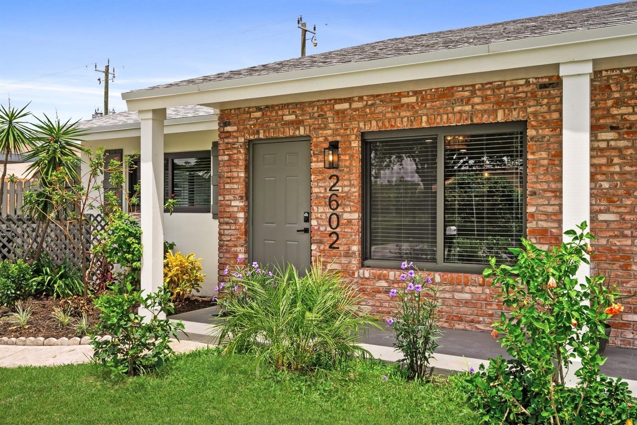 2600 Ne 5Th Avenue – photo 1