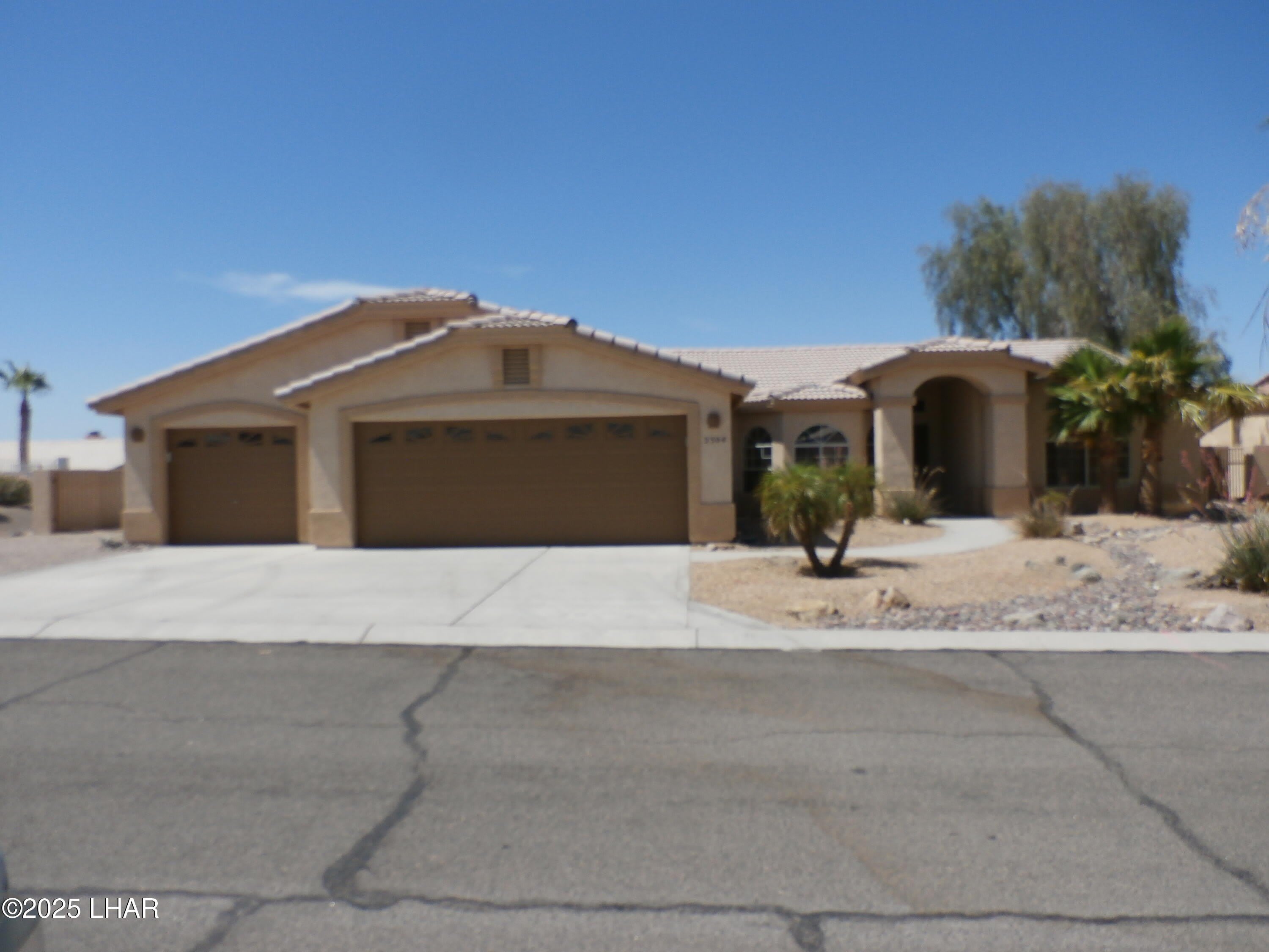2304 Buckingham Blvd – photo 1 of 33