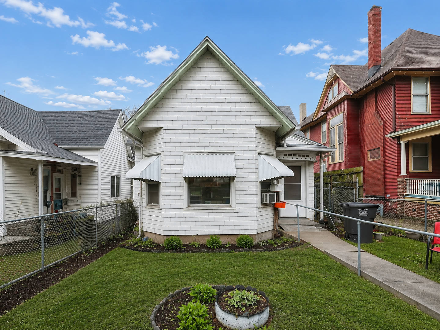 Affordable 3 Bedroom Home Minutes From Downtown Des Moines! – photo 1